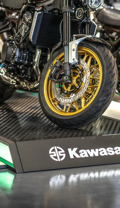 2 – Our Projects – Teaser – Floor Display – Kawasaki Menen