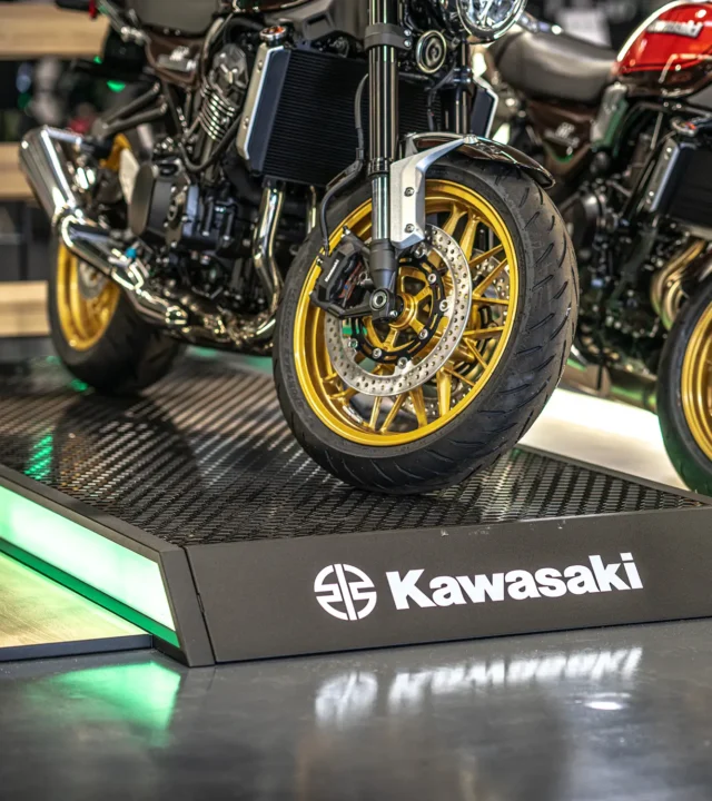 2 – Our Projects – Teaser – Floor Display – Kawasaki Menen